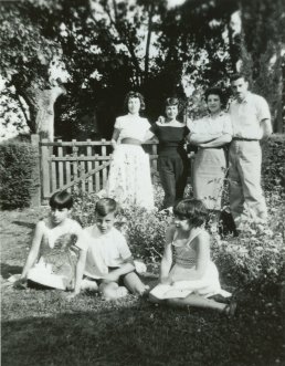 foto de mirta y familia, 1954
